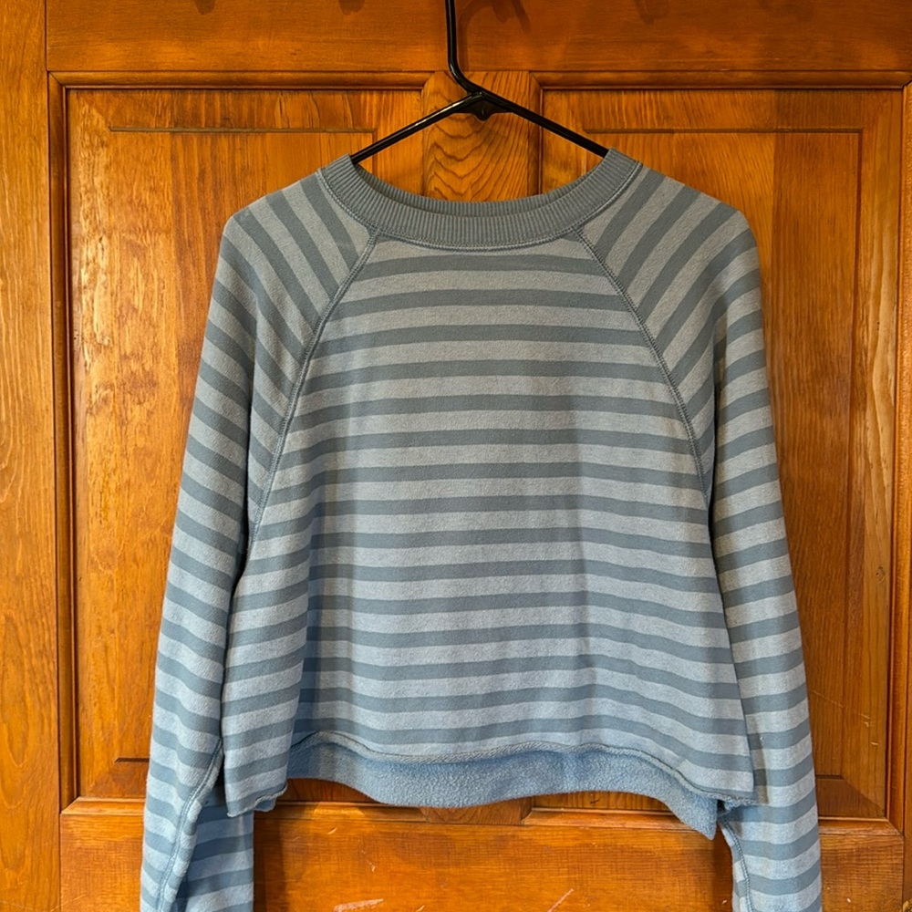 American eagle cropped sweatshirt. Size small